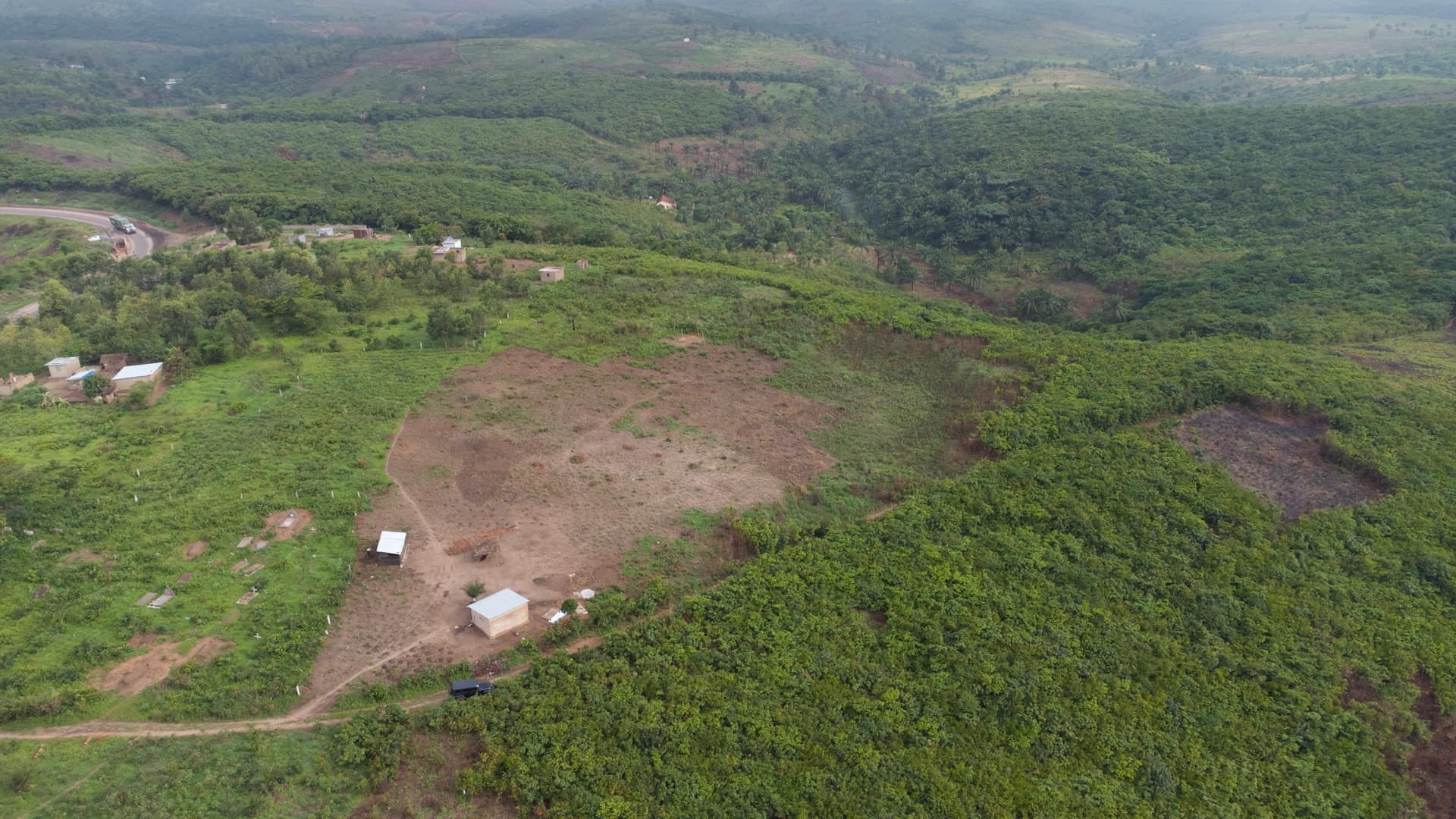 Vue aérienne du terrain de Kasangulu, où sera bâti le village.