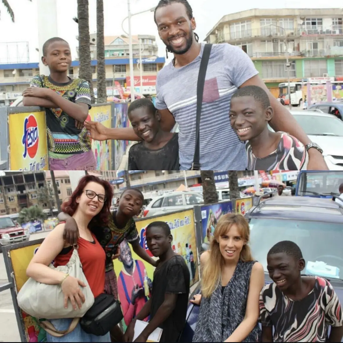 Les premiers garçons accueillis, avec l’équipe One Love.