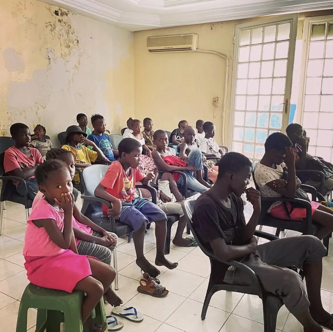 Les enfants rassemblés au centre aéré.