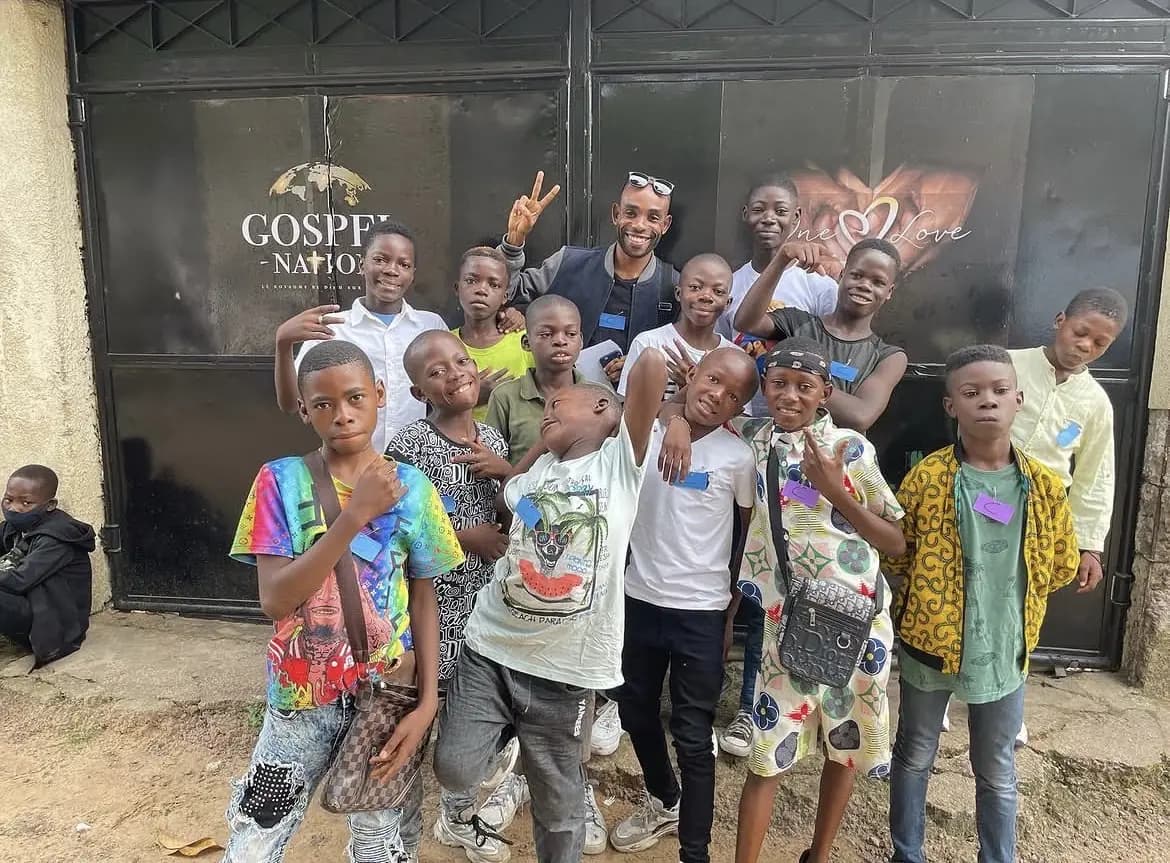 Avec les enfants, pendant le voyage « Congo je t’aime ».
